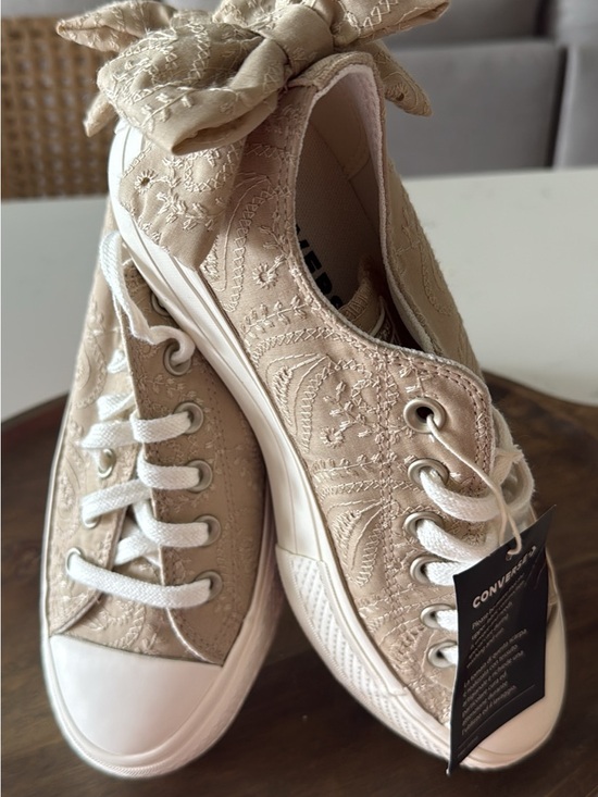Converse Shoes - NWT Converse Women's Beige Embroidered LowTop Platform Sneakers